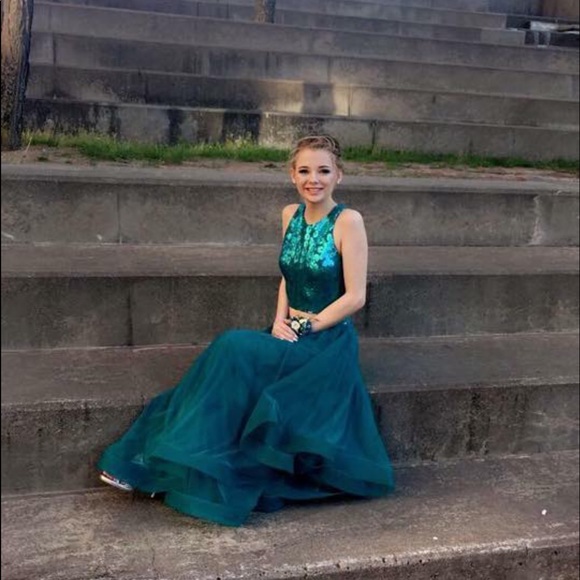 Prom dress - Picture 2 of 4